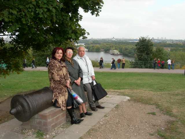 Фото на память, коломенское kolomna history people many rus russia moscow 2005 россия москва крест парк мед ландшафт православие церковь храм церковная служба апарышев