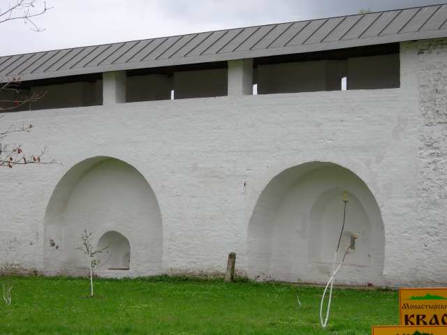 Крепостная стена 1 history people many pic pictures video rus russia moscow 2005 abbat abat photo foto fotki савино сторожевский монастырь звенигород россия москва крест православие церковь храм церковная служба фото фотки апарышев