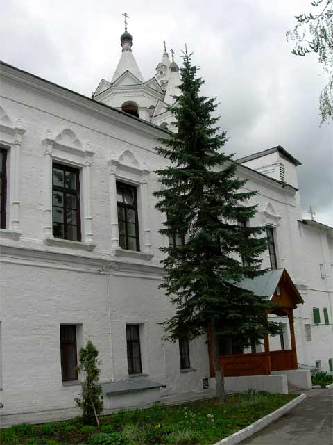 Братский корпус 1 history people many pic pictures video rus russia moscow 2005 abbat abat photo foto fotki савино сторожевский монастырь звенигород россия москва крест православие церковь храм церковная служба фото фотки апарышев