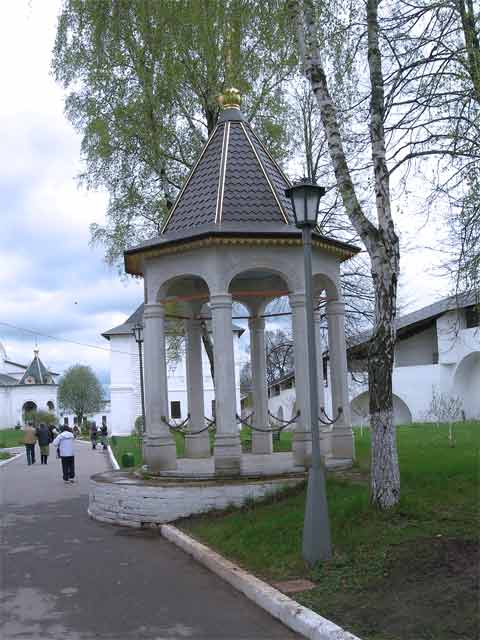 Беседка history people many pic pictures video rus russia moscow 2005 abbat abat photo foto fotki савино сторожевский монастырь звенигород россия москва крест православие церковь храм церковная служба фото фотки апарышев