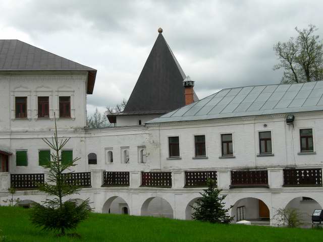 Братский корпус 2 history people many pic pictures video rus russia moscow 2005 abbat abat photo foto fotki савино сторожевский монастырь звенигород россия москва крест православие церковь храм церковная служба фото фотки апарышев