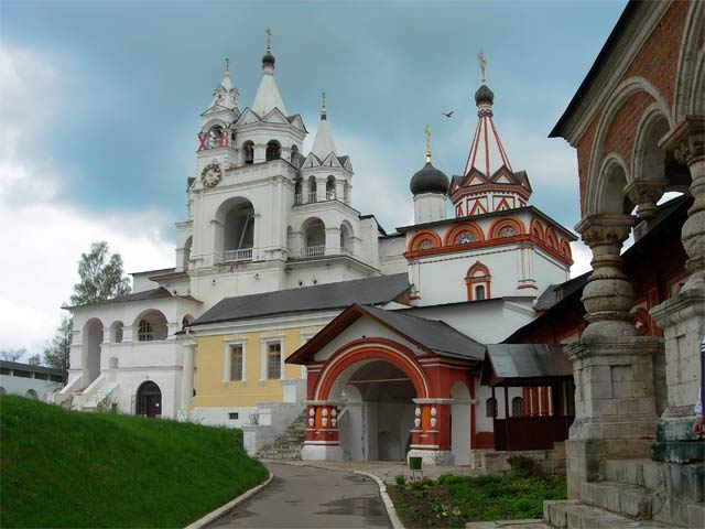 Звоница 3 history people many pic pictures video rus russia moscow 2005 abbat abat photo foto fotki савино сторожевский монастырь звенигород россия москва крест православие церковь храм церковная служба фото фотки апарышев