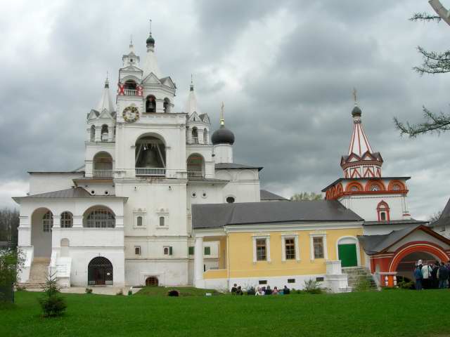 Звоница 4 history people many pic pictures video rus russia moscow 2005 abbat abat photo foto fotki савино сторожевский монастырь звенигород россия москва крест православие церковь храм церковная служба фото фотки апарышев