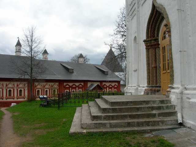 Храм 1 history people many pic pictures video rus russia moscow 2005 abbat abat photo foto fotki савино сторожевский монастырь звенигород россия москва крест православие церковь храм церковная служба фото фотки апарышев