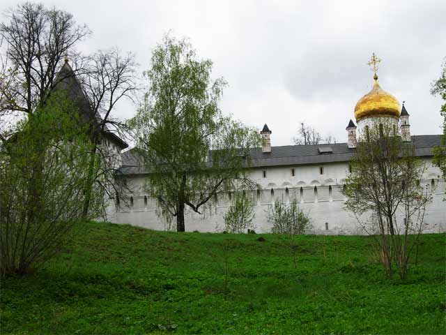 Крепостная стена 2 history people many pic pictures video rus russia moscow 2005 abbat abat photo foto fotki савино сторожевский монастырь звенигород россия москва крест православие церковь храм церковная служба фото фотки апарышев