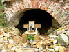Пещера преподобного основателя монастыря history people many pic pictures video rus russia moscow 2005 abbat abat photo foto fotki савино сторожевский монастырь звенигород россия москва крест православие церковь храм церковная служба фото фотки апарышев