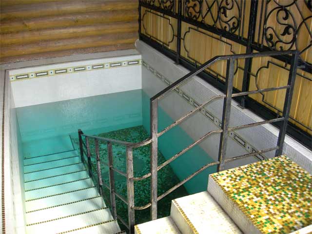 Купальня history people many pic pictures video rus russia moscow 2005 abbat abat photo foto fotki савино сторожевский монастырь звенигород россия москва крест православие церковь храм церковная служба фото фотки апарышев