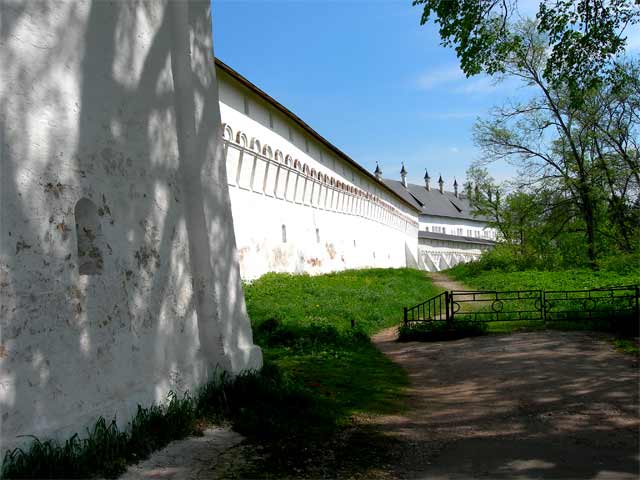 Крепостная стена 3 history people many pic pictures video rus russia moscow 2005 abbat abat photo foto fotki савино сторожевский монастырь звенигород россия москва крест православие церковь храм церковная служба фото фотки апарышев