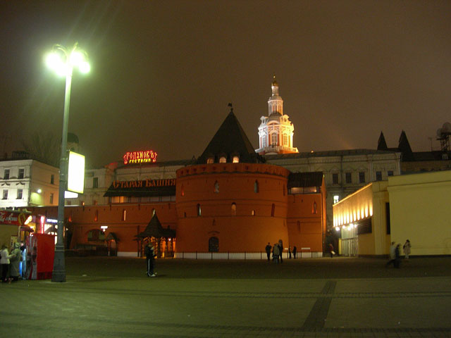 Башня Китайгородской стены. people many pic pictures video red scure lenin kreml rus russia moscow photo foto fotki history россия москва кремль мавзолей ленин спасская башня боровицкая башня лед красная площадь ночь небо фото фотки апарышев 