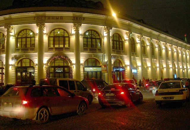 Гостинный двор. people many pic pictures video red scure lenin kreml rus russia moscow photo foto fotki history россия москва кремль мавзолей ленин спасская башня боровицкая башня лед красная площадь ночь небо фото фотки апарышев 