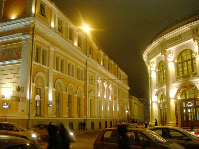 Переулок. people many pic pictures video red scure lenin kreml rus russia moscow photo foto fotki history россия москва кремль мавзолей ленин спасская башня боровицкая башня лед красная площадь ночь небо фото фотки апарышев 