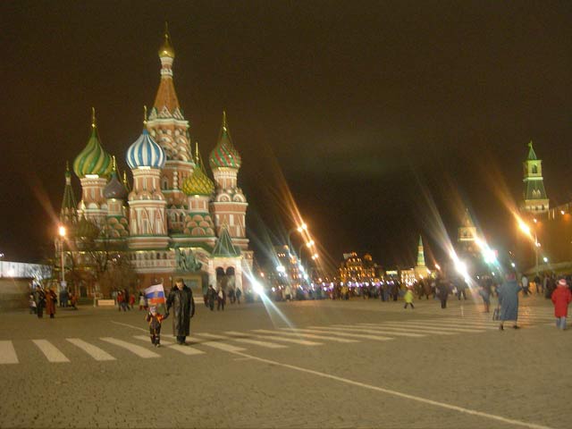Покровский собор - храм Василия Блаженного 2 people many pic pictures video red scure lenin kreml rus russia moscow photo foto fotki history россия москва кремль мавзолей ленин спасская башня боровицкая башня лед красная площадь ночь небо фото фотки апарышев 