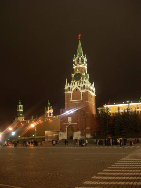 Спасская башня - Московский кремль. people many pic pictures video red scure lenin kreml rus russia moscow photo foto fotki history россия москва кремль мавзолей ленин спасская башня боровицкая башня лед красная площадь ночь небо фото фотки апарышев 